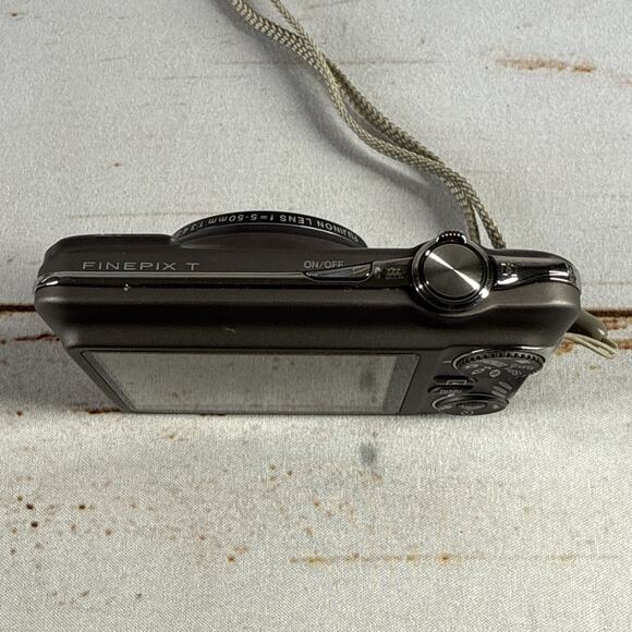 Fujifilm Finepix T T200 Camera PARTS/REPAIR Wont Power On - Picture 4 of 6